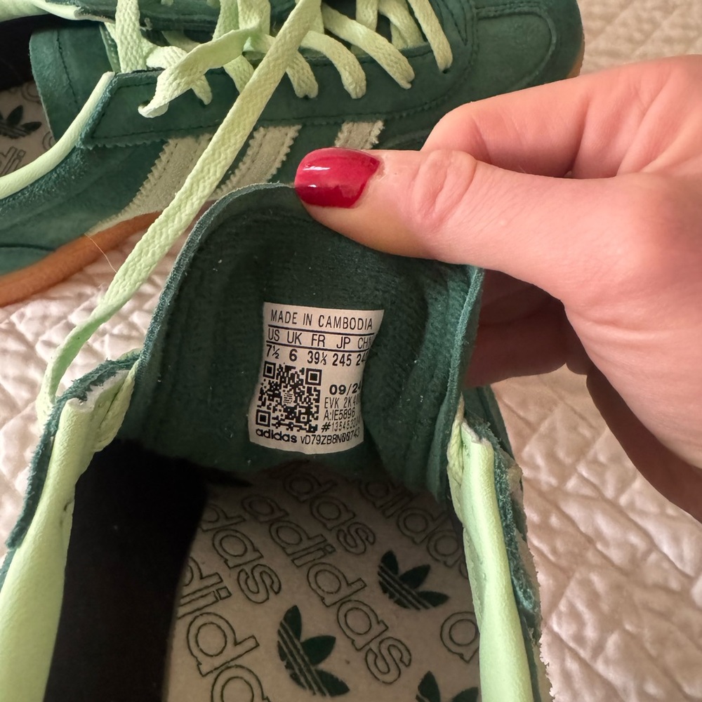 adidas Originals Green Sneakers - Picture 10 of 10